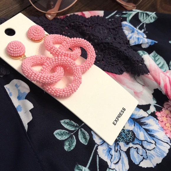 🌸 Interlocking Seed Bead Drop Earrings 🌸 - Picture 2 of 6